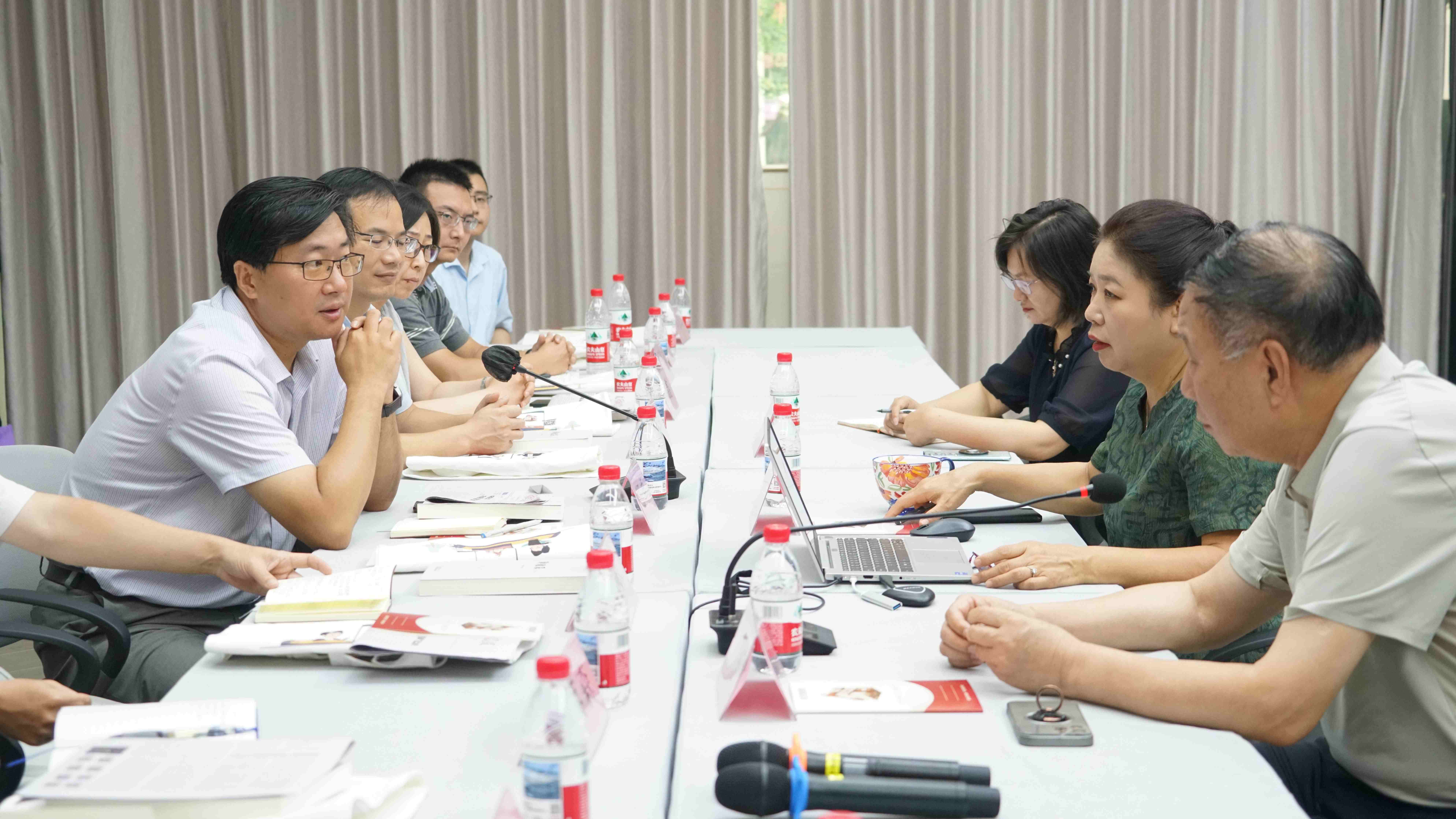 郑卓副主任带队赴政府采购信息报社调研