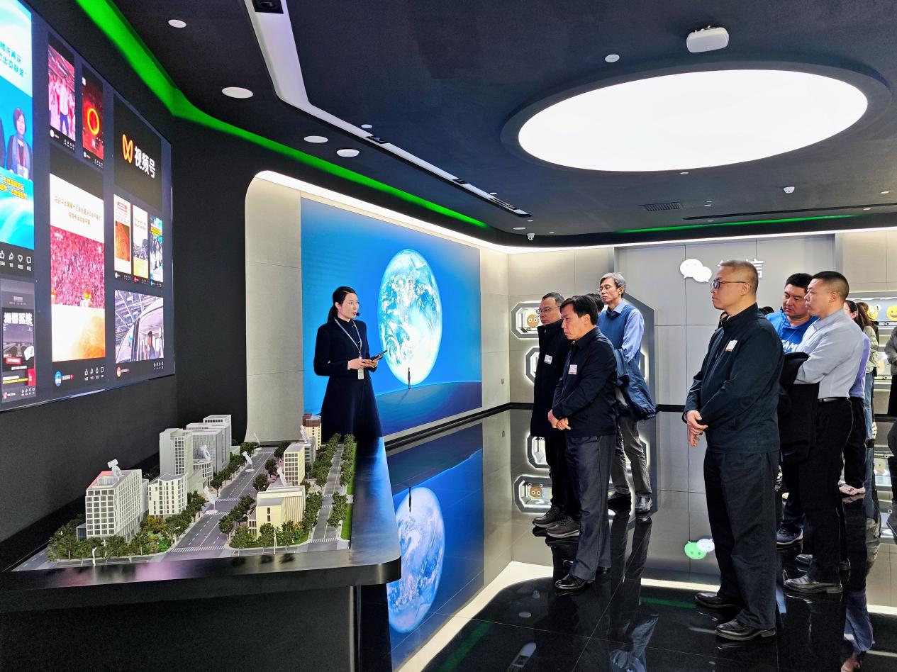 金智健主任带队赴腾讯北京总部参观学习